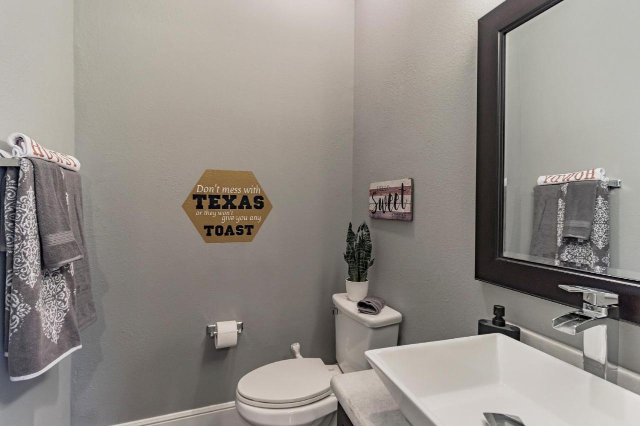 Modern, Houston Inspired House With Best Views Of Downtown! - Less Than 1 Mile To Eado Midtown Bars Home Exterior photo